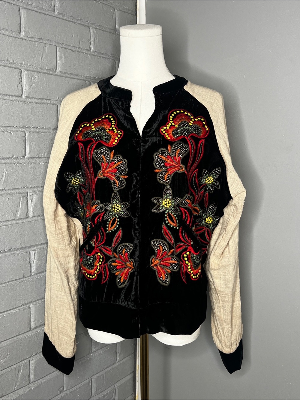 Gimmicks by BKE Embroidered Floral Velvet Bomber Jacket